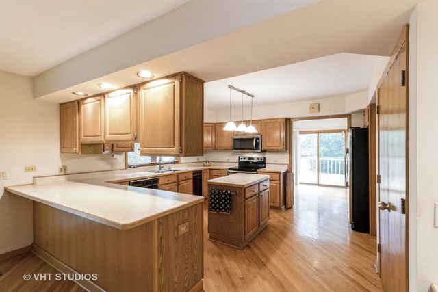 36W275 Oak Hill Drive, Dundee, IL 60118
