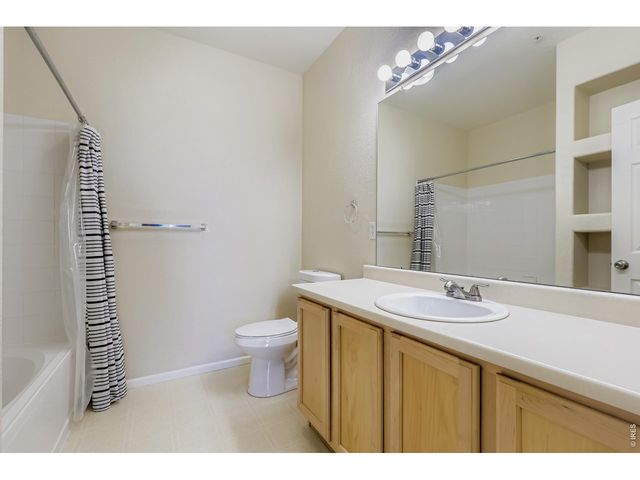 5255 Memphis St 7-717, Denver, CO 80239