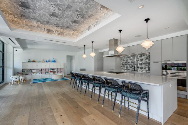 351 W Huron Street 4, Chicago, IL 60654