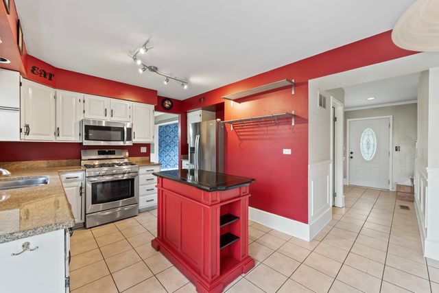 2158 Countryside Circle, Naperville, IL 60565