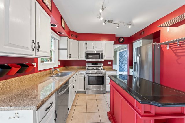2158 Countryside Circle, Naperville, IL 60565
