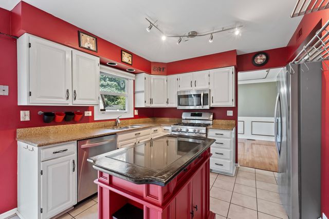 2158 Countryside Circle, Naperville, IL 60565