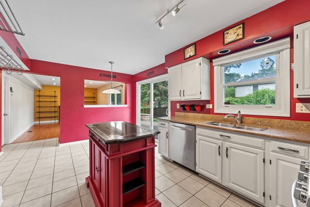 2158 Countryside Circle, Naperville, IL 60565