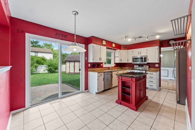 2158 Countryside Circle, Naperville, IL 60565