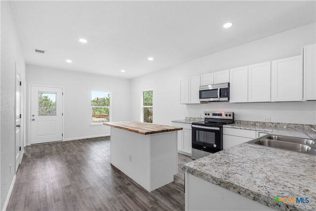 1234 Clearcreek Drive, Canyon Lake, TX 78133