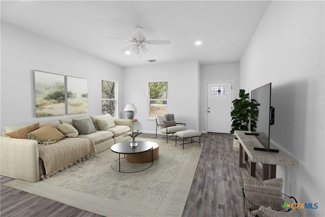 1234 Clearcreek Drive, Canyon Lake, TX 78133