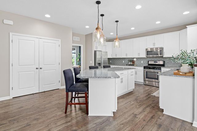 2215 Lake Circle, Victoria, MN 55386