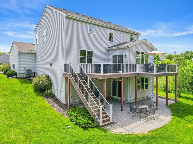 2215 Lake Circle, Victoria, MN 55386