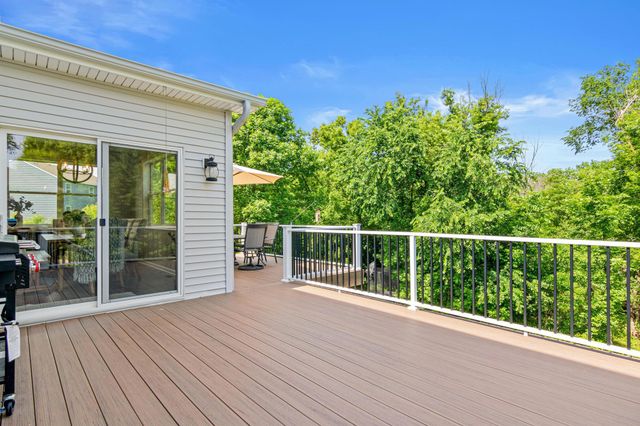 2215 Lake Circle, Victoria, MN 55386