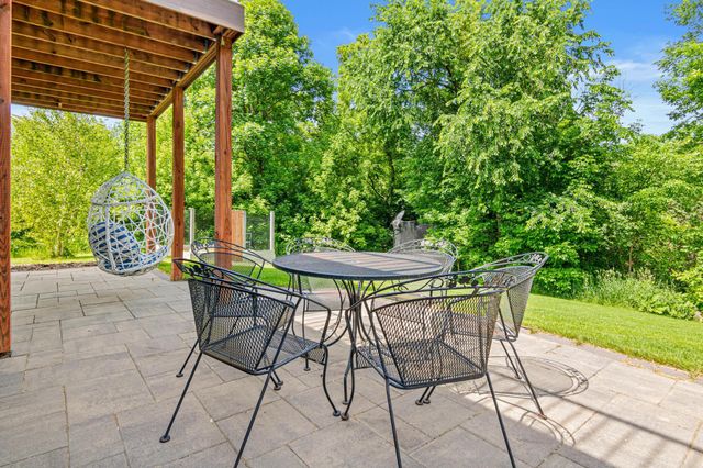 2215 Lake Circle, Victoria, MN 55386
