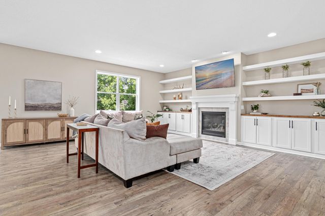 2215 Lake Circle, Victoria, MN 55386
