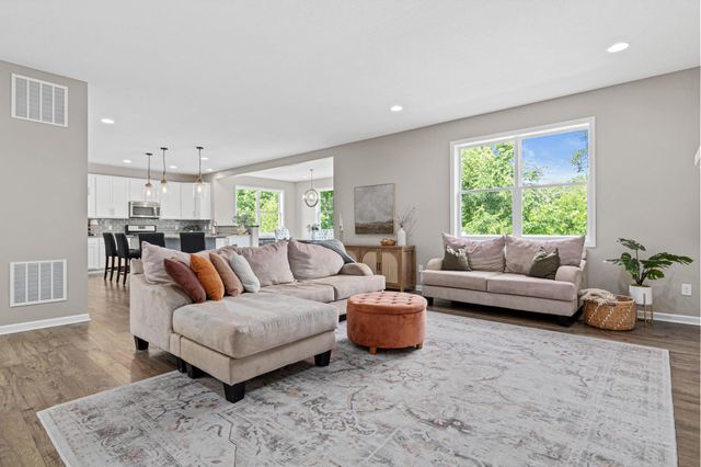 2215 Lake Circle, Victoria, MN 55386