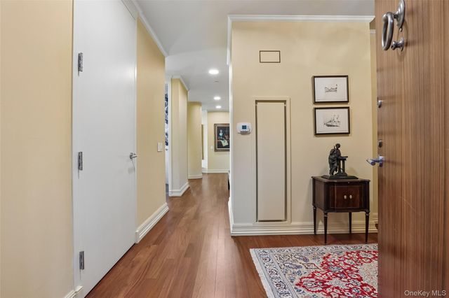 25 City Place 6C, White Plains, NY 10601