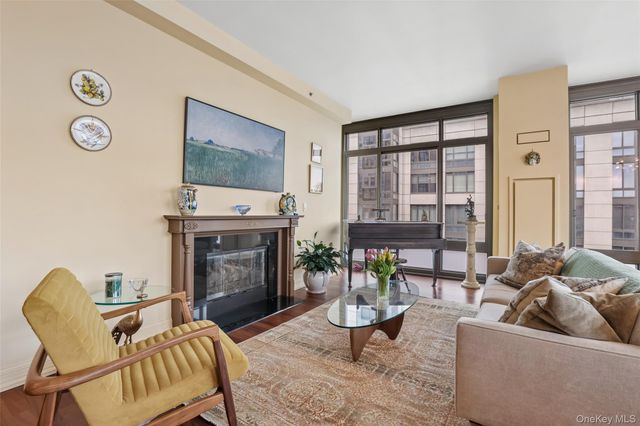 25 City Place 6C, White Plains, NY 10601
