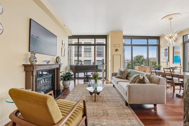 25 City Place 6C, White Plains, NY 10601