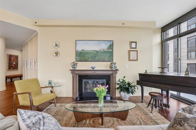 25 City Place 6C, White Plains, NY 10601