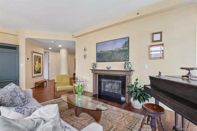 25 City Place 6C, White Plains, NY 10601