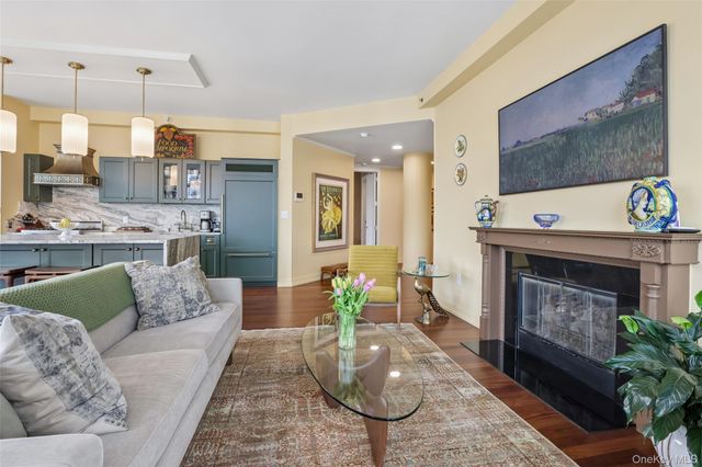 25 City Place 6C, White Plains, NY 10601