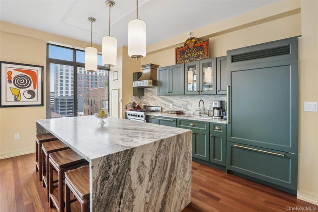 25 City Place 6C, White Plains, NY 10601