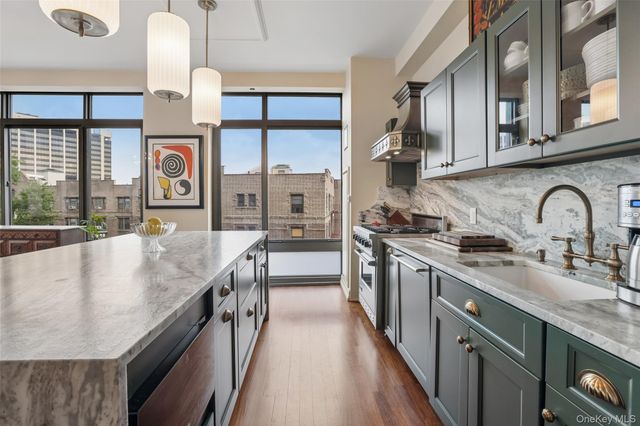25 City Place 6C, White Plains, NY 10601