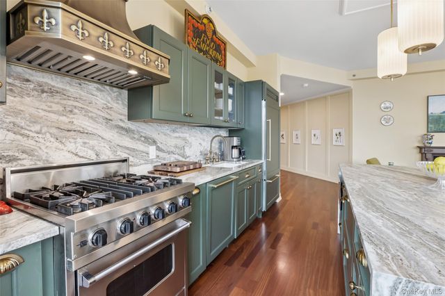 25 City Place 6C, White Plains, NY 10601