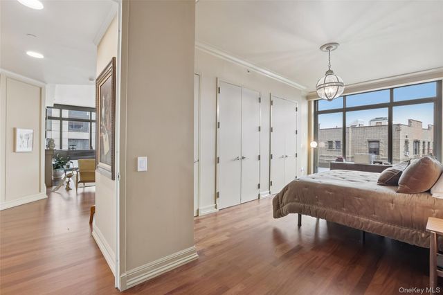 25 City Place 6C, White Plains, NY 10601