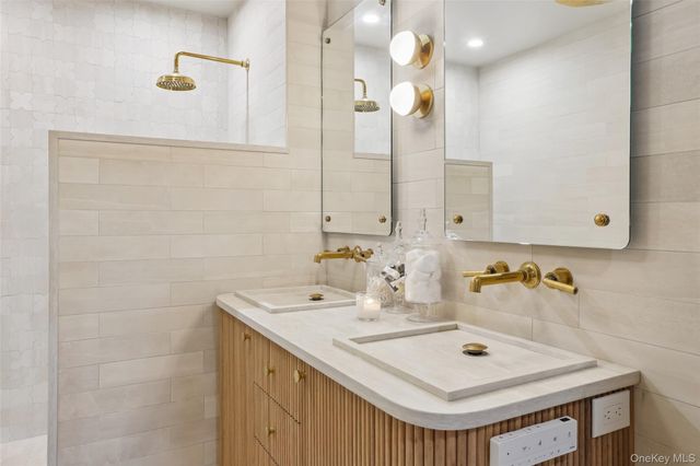 25 City Place 6C, White Plains, NY 10601