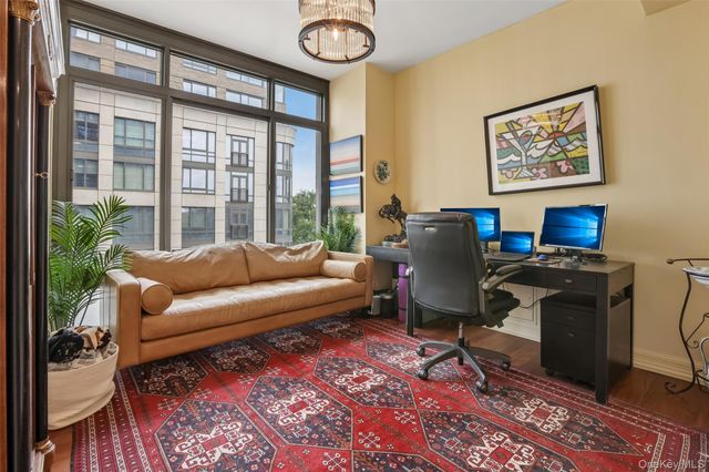 25 City Place 6C, White Plains, NY 10601