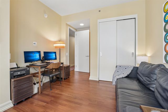 25 City Place 6C, White Plains, NY 10601