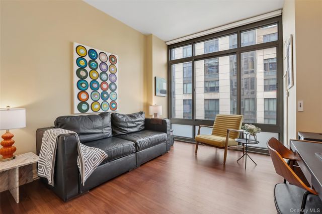 25 City Place 6C, White Plains, NY 10601