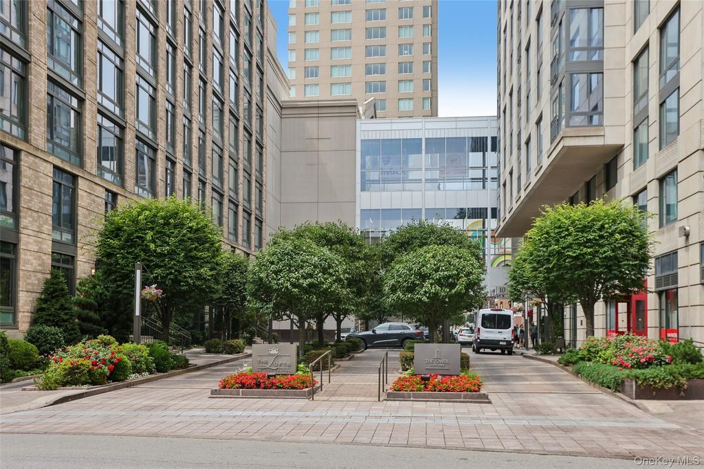 25 City Place 6C, White Plains, NY 10601