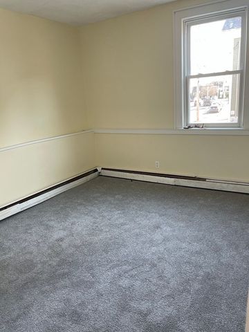 8-10 School St 1, Amesbury, MA 01913