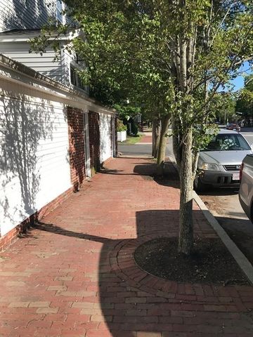 8-10 School St 1, Amesbury, MA 01913