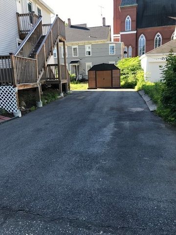 8-10 School St 1, Amesbury, MA 01913