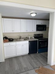 8-10 School St 1, Amesbury, MA 01913