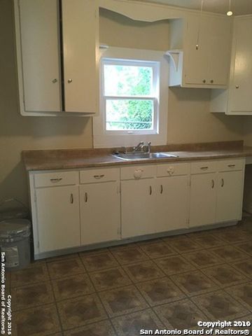 515 LINCOLNSHIRE DR, San Antonio, TX 78220
