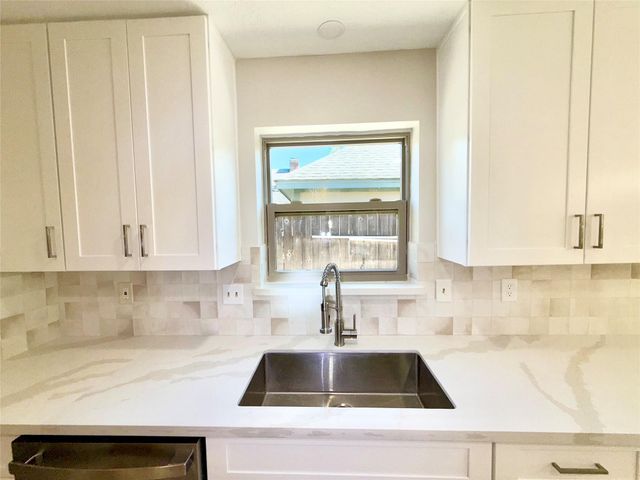 3915 Pleasant Valley Drive, Missouri City, TX 77459