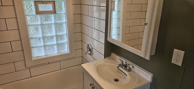 2871 N 50th STREET, Milwaukee, WI 53210