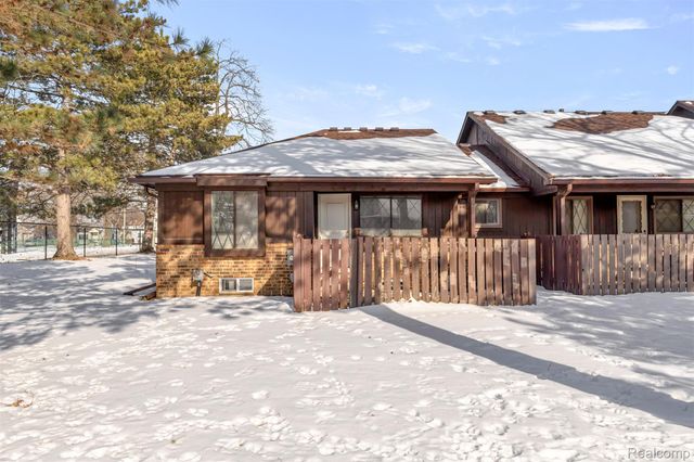 3376 Heritage Parkway, Dearborn, MI 48124