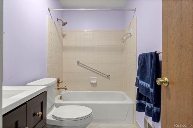 3376 Heritage Parkway, Dearborn, MI 48124