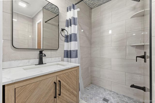 3376 Heritage Parkway, Dearborn, MI 48124