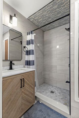 3376 Heritage Parkway, Dearborn, MI 48124