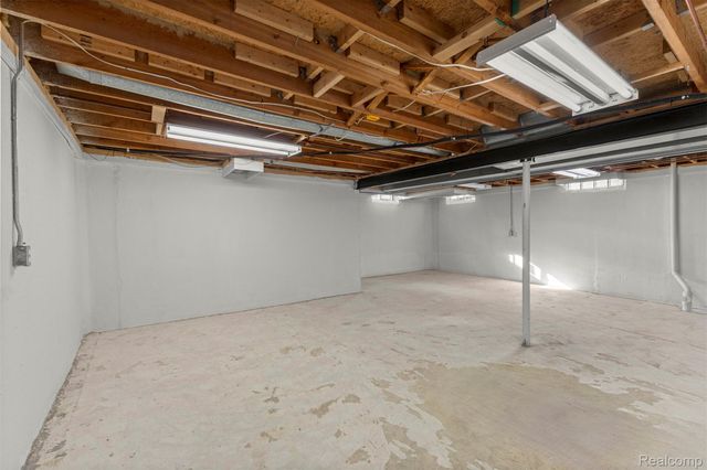 3376 Heritage Parkway, Dearborn, MI 48124