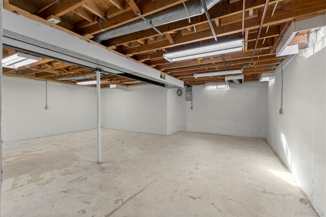 3376 Heritage Parkway, Dearborn, MI 48124