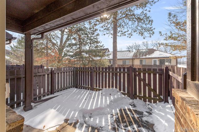 3376 Heritage Parkway, Dearborn, MI 48124