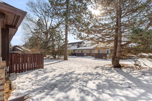 3376 Heritage Parkway, Dearborn, MI 48124