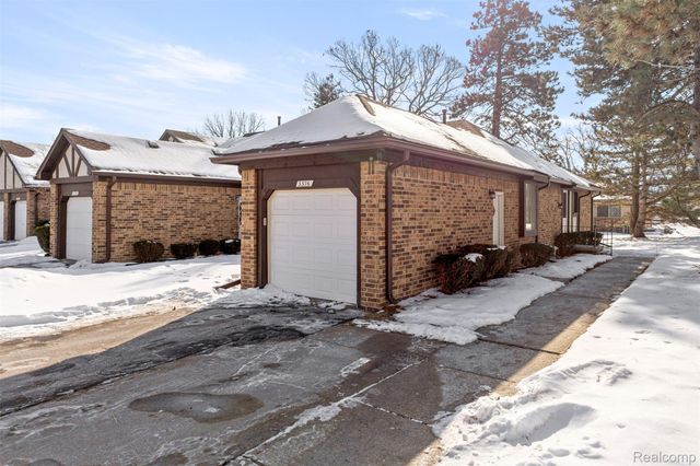 3376 Heritage Parkway, Dearborn, MI 48124