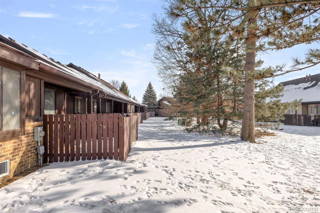 3376 Heritage Parkway, Dearborn, MI 48124