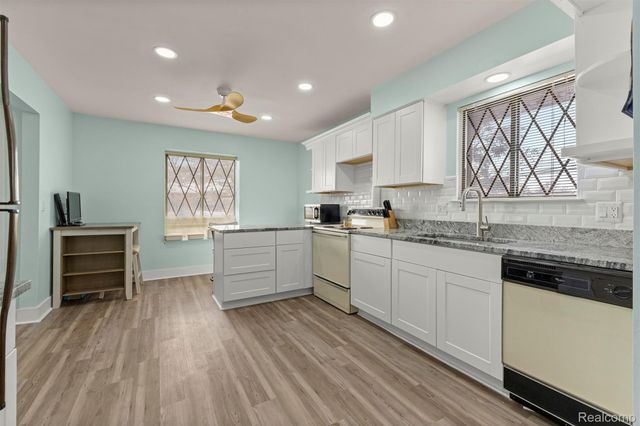 3376 Heritage Parkway, Dearborn, MI 48124