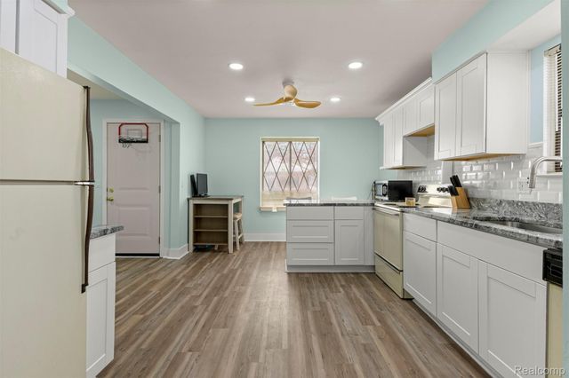 3376 Heritage Parkway, Dearborn, MI 48124